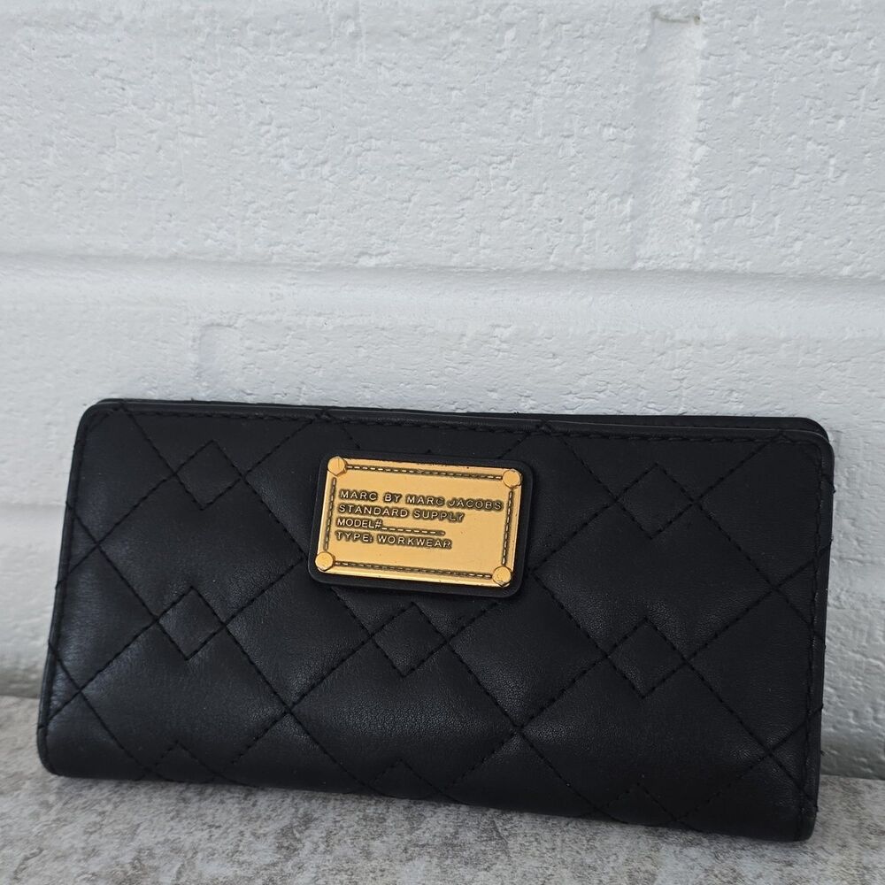 Marc by Marc Jacobs Quilted Black Folding Wallet for Women Logo Zipper